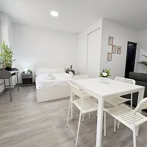 https://apartamento-la-paloma-mlaga.1costadelsol.com
